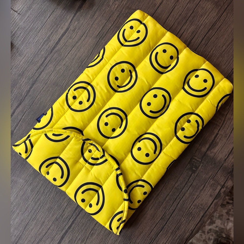 Baggu smiley face laptop sleeve puffy 16”